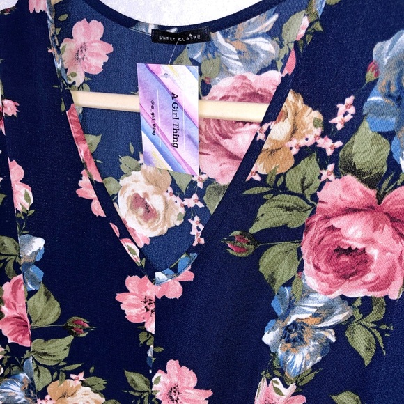 LAST ONE! dark floral tie front top - Picture 6 of 8